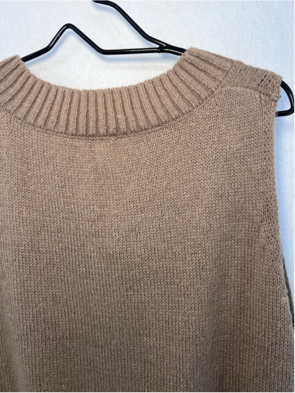 Sweater Vest V-neck Sleeveless Tan Beige Cable Knit High Low Hem No Tag Size